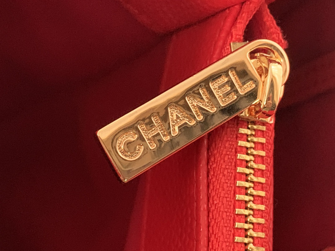 Ch**el GST CAVIAR LEATHER HARDWARE 24X33X13CM