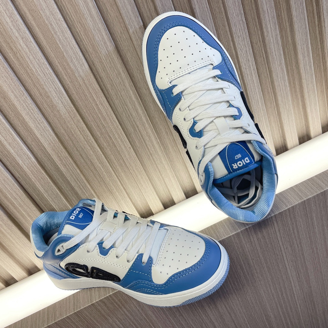 UA D10r B57 Low-Top Sneaker Light Blue and White