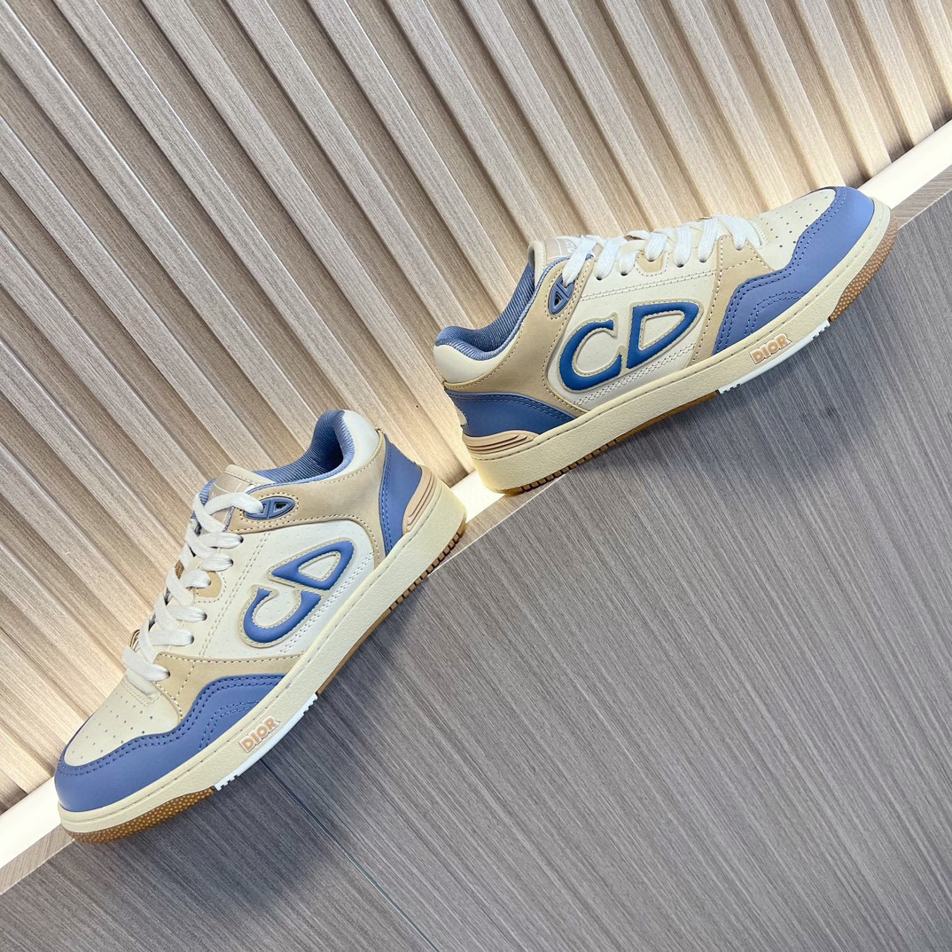 UA D10r B57 Low-Top Sneaker