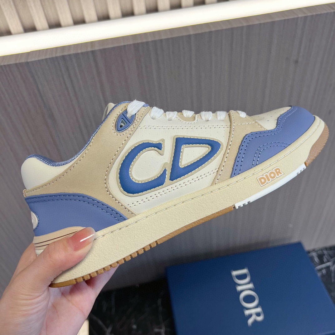 UA D10r B57 Low-Top Sneaker