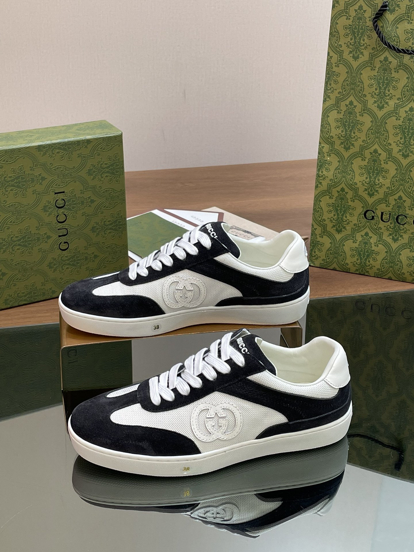 UA Gvc*1 INTERLOCKING G SNEAKER Black and White