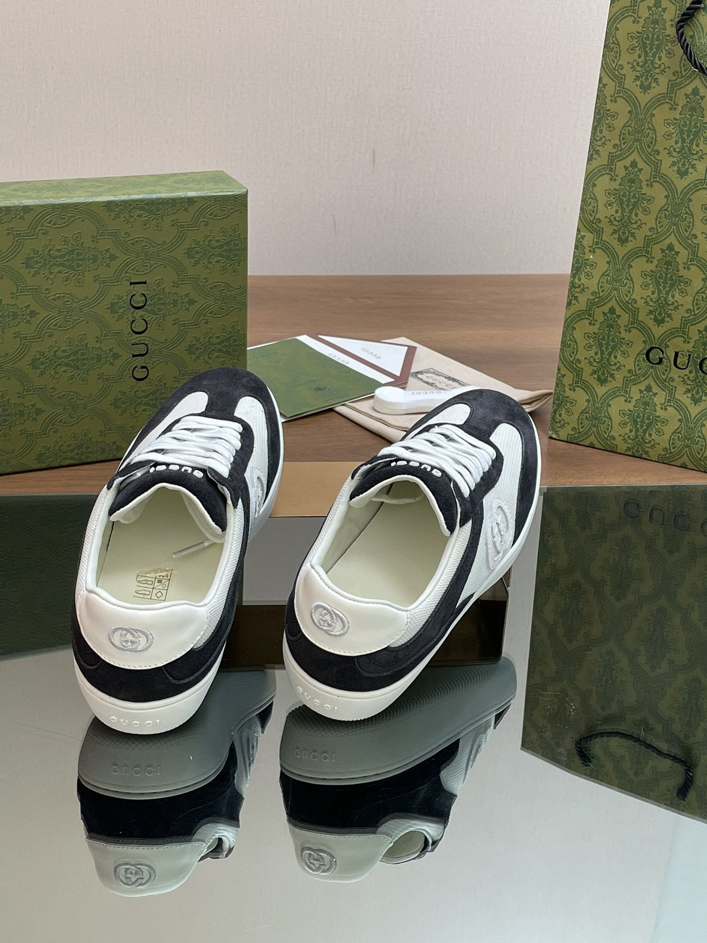 UA Gvc*1 INTERLOCKING G SNEAKER Black and White