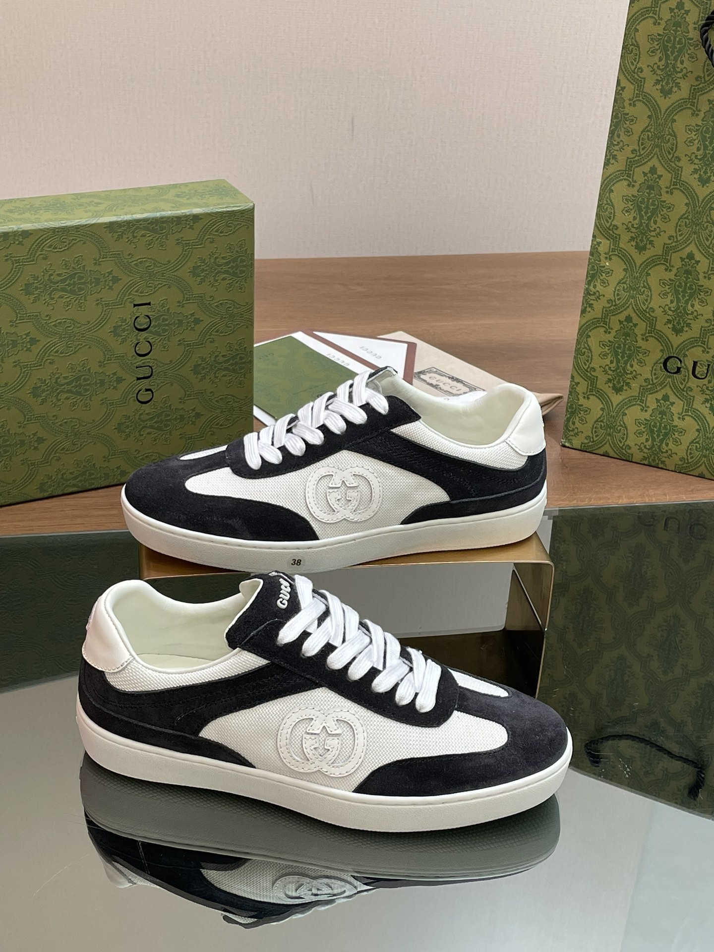 UA Gvc*1 INTERLOCKING G SNEAKER Black and White