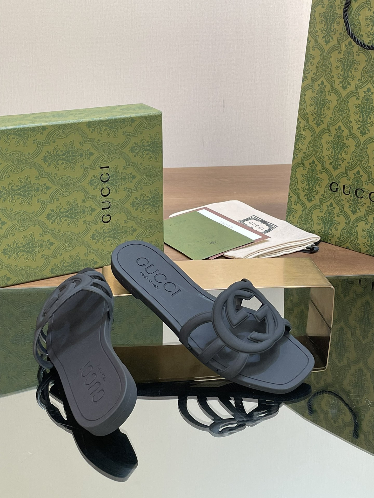 UA Gvc*1 INTERLOCKING G SLIDE SANDAL Black