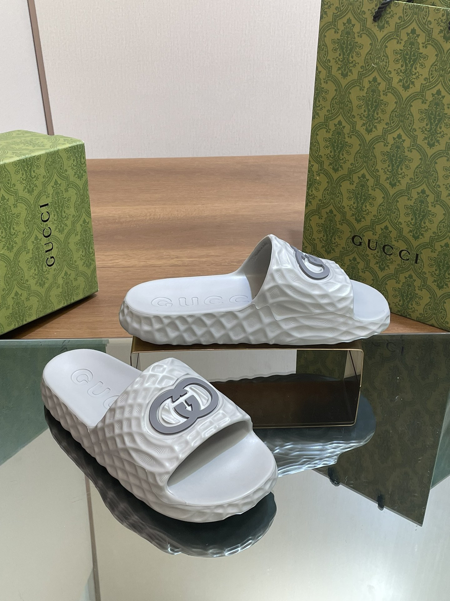 UA Gvc*1 INTERLOCKING G SLIDE SANDAL Gray