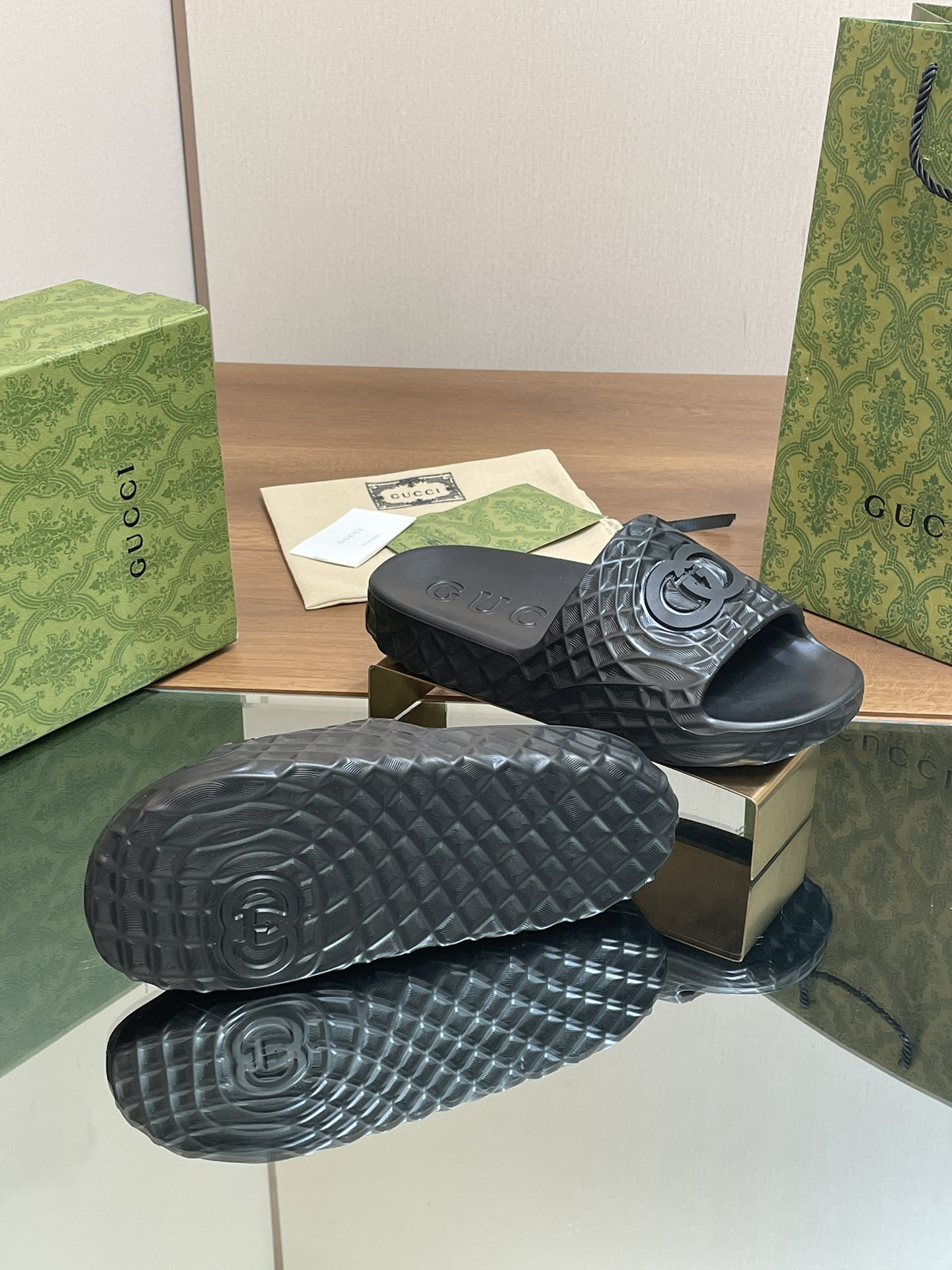 UA Gvc*1 INTERLOCKING G SLIDE SANDAL Black