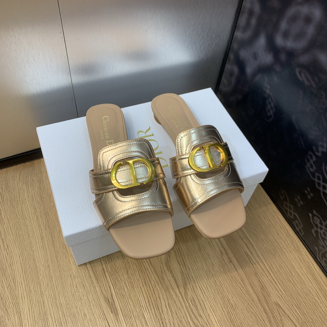 UA D10r 30 Montaigne Slide