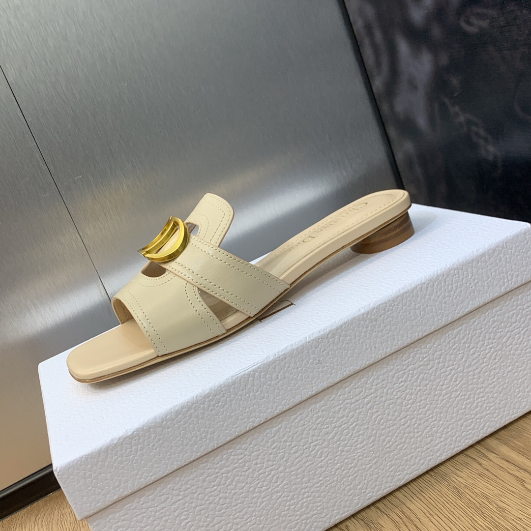 UA D10r 30 Montaigne Slide