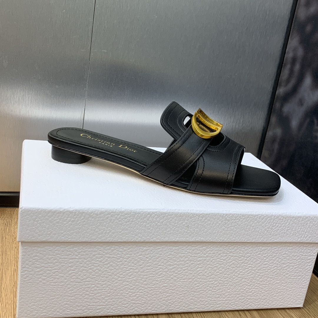 UA D10r 30 Montaigne Slide