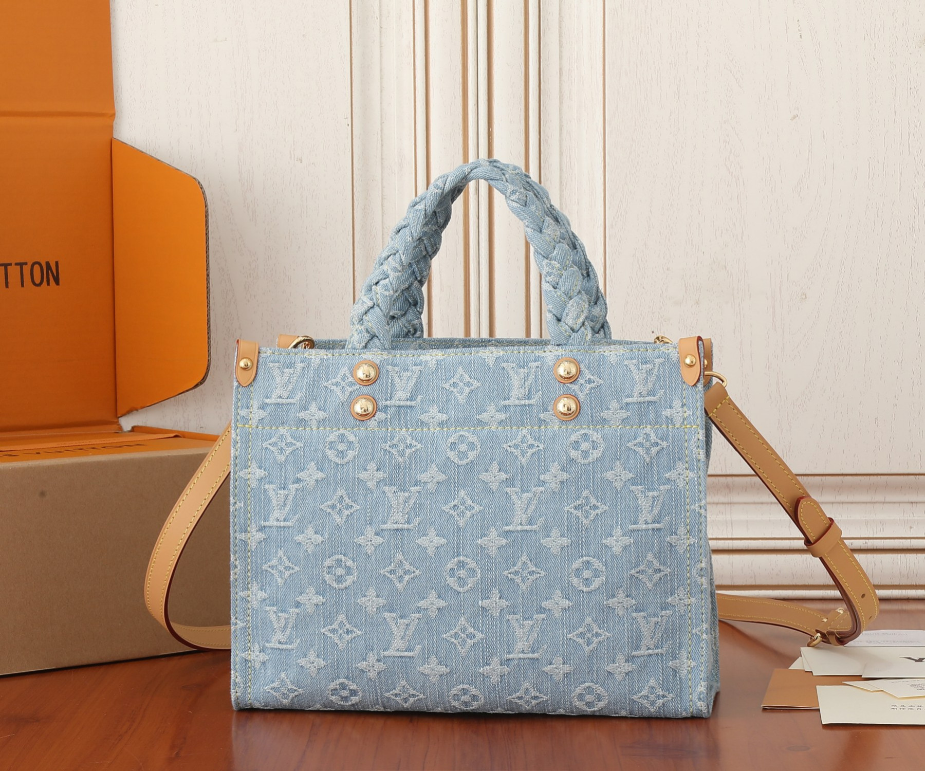 LV Let Go PM M42897  11 x 9.1 x 4.1 in