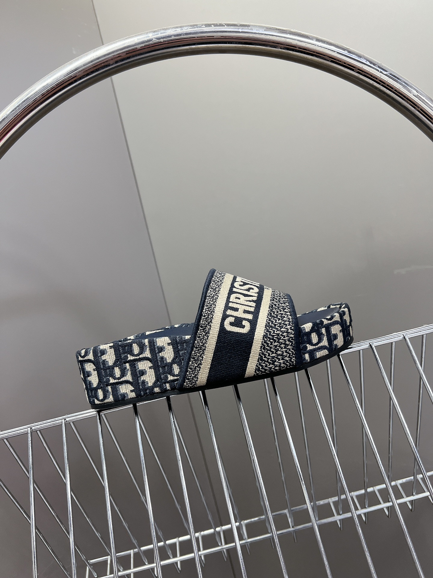 UA D10r Platform Sandals