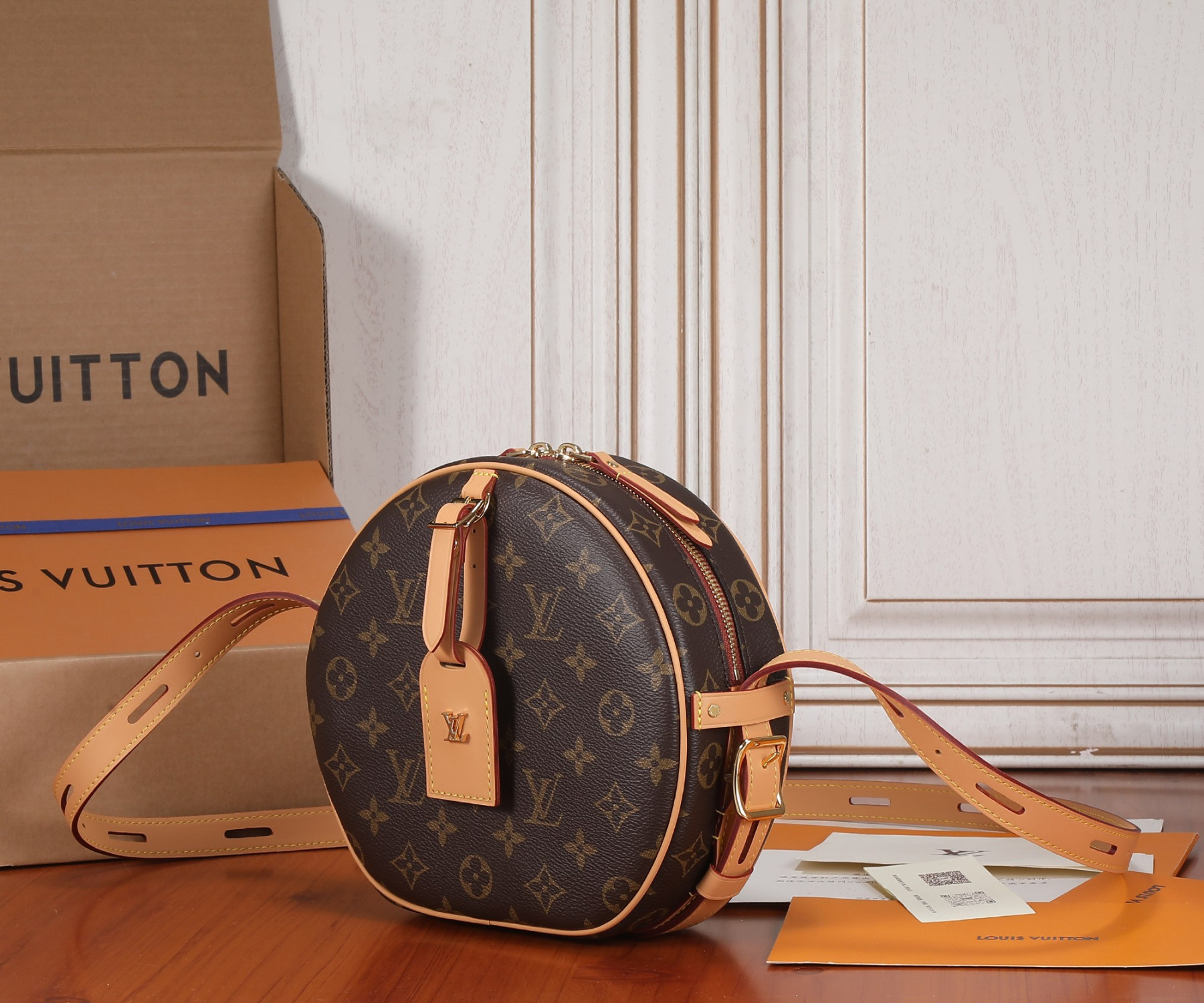 LV Boite Chapeau Souple MM M45647 7.9 x 8.9 x 3.1 inches