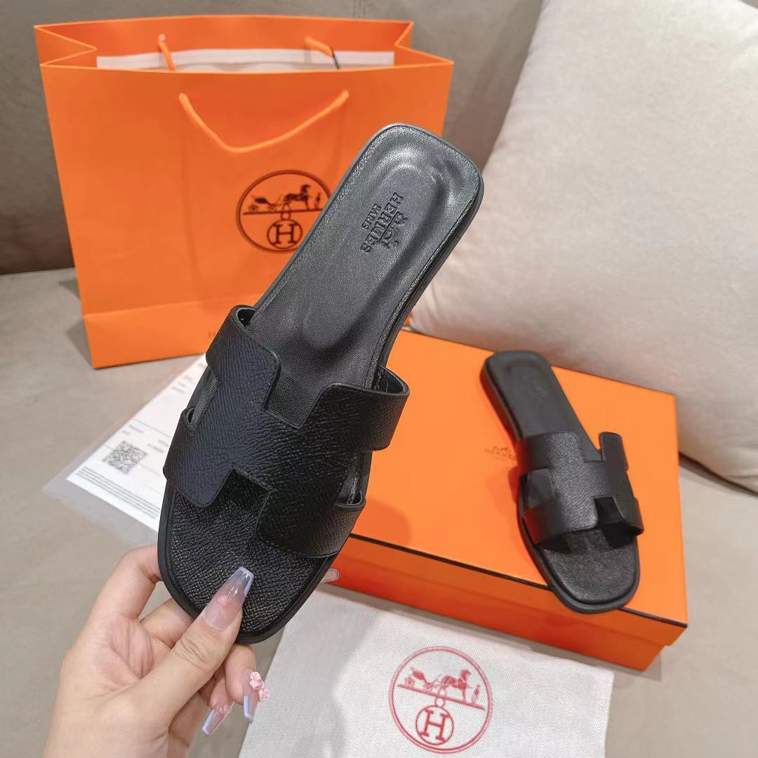 UA H**me5 Oran sandal