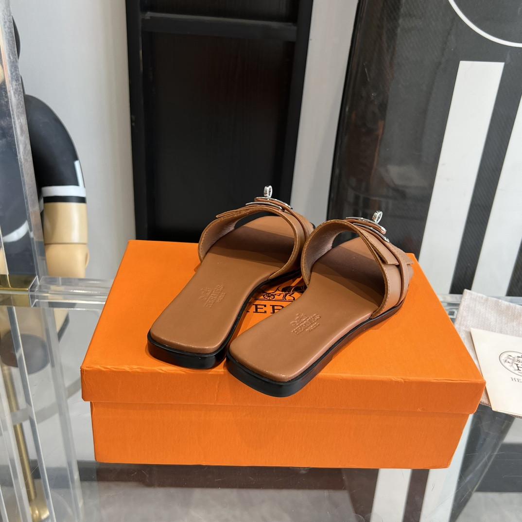 UA H**me5 Giulia sandal