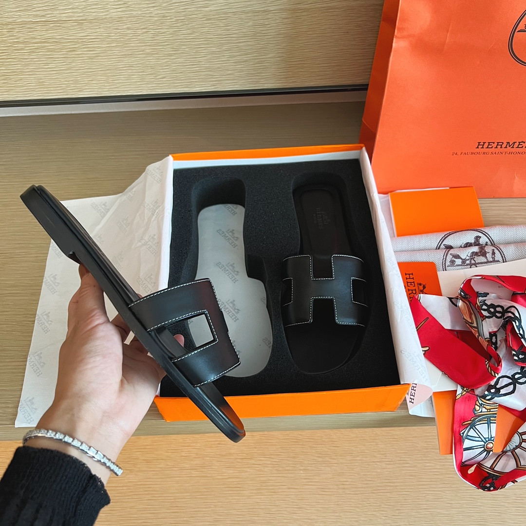 UA H**me5 Oran sandal