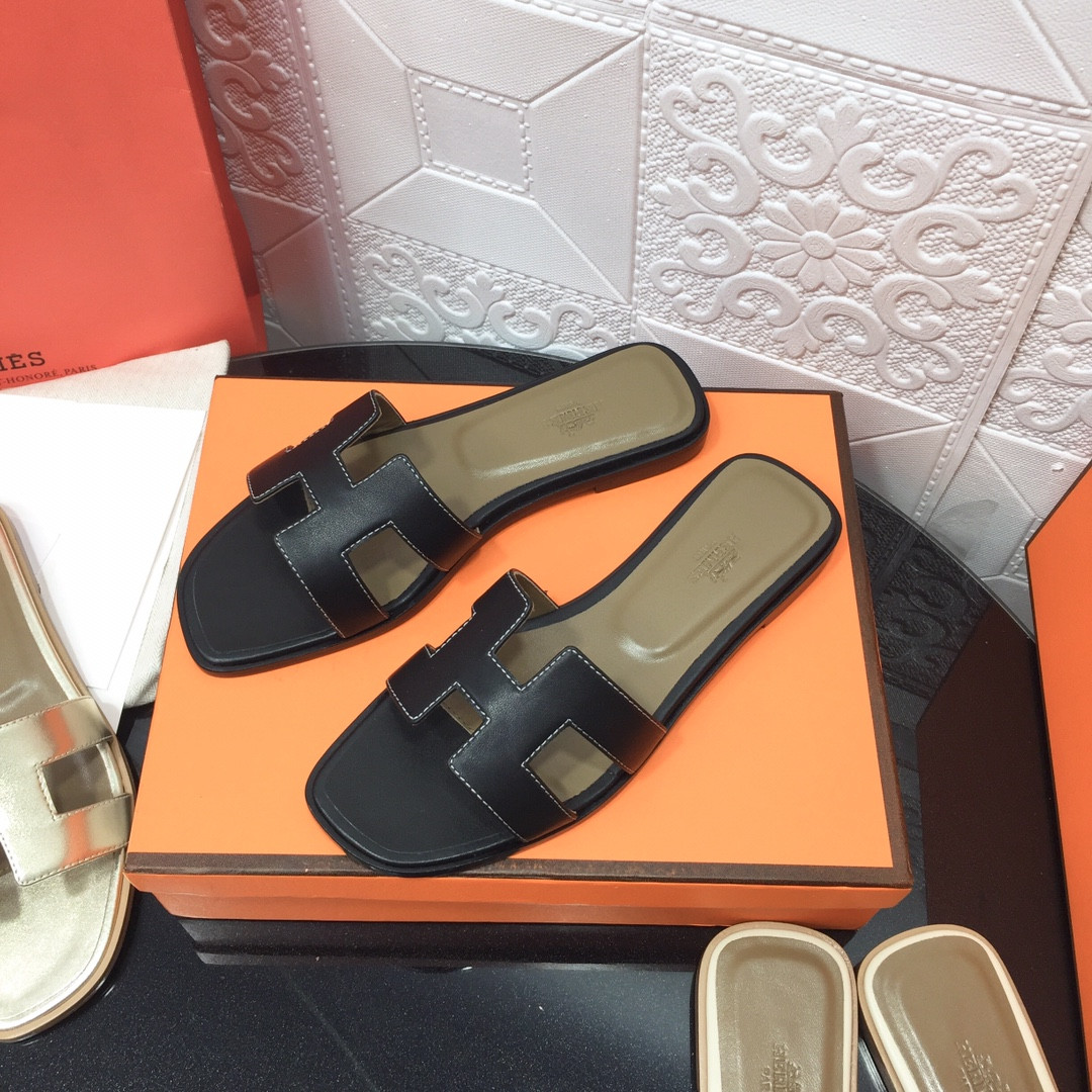 UA H**me5 Oran sandal