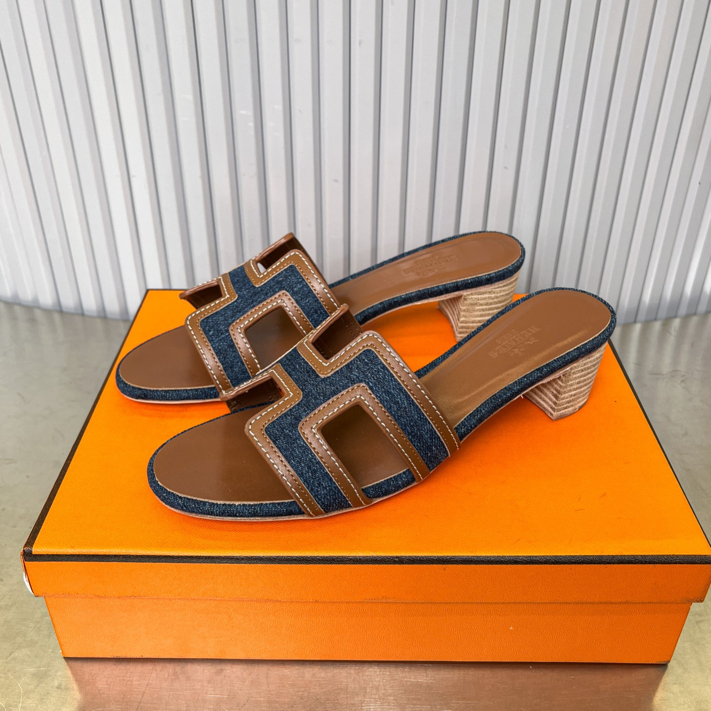 UA H**me5 Oasis sandal