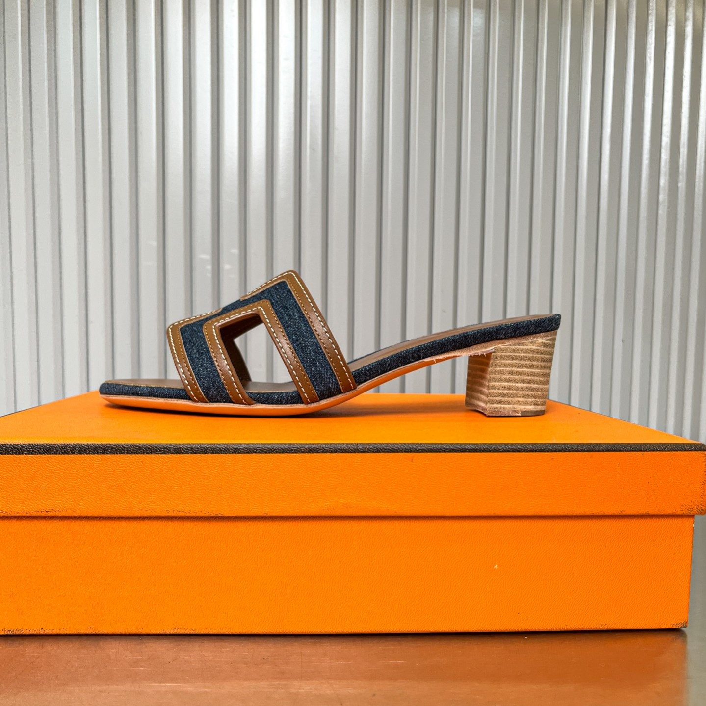 UA H**me5 Oasis sandal