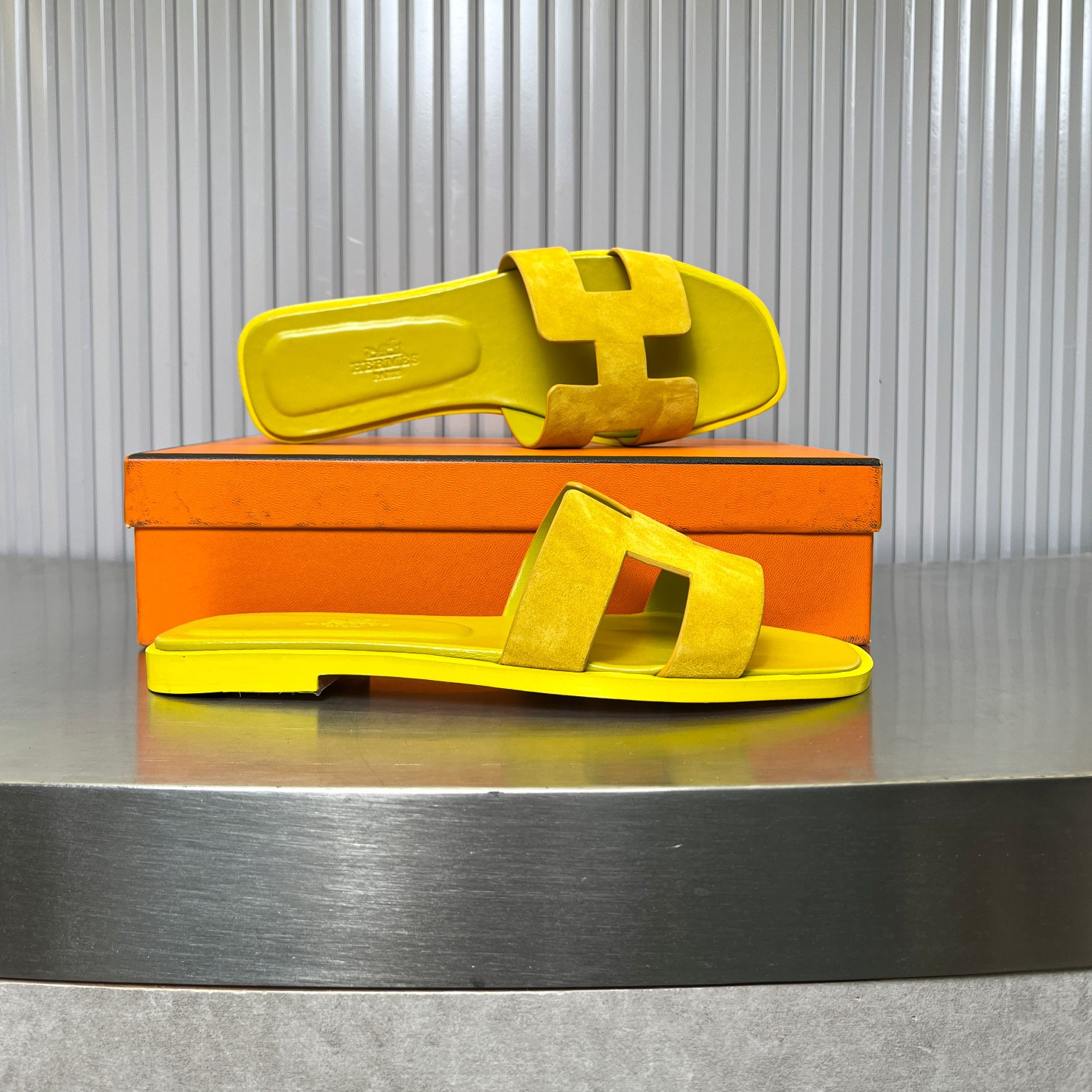 UA H**me5 Oran sandal