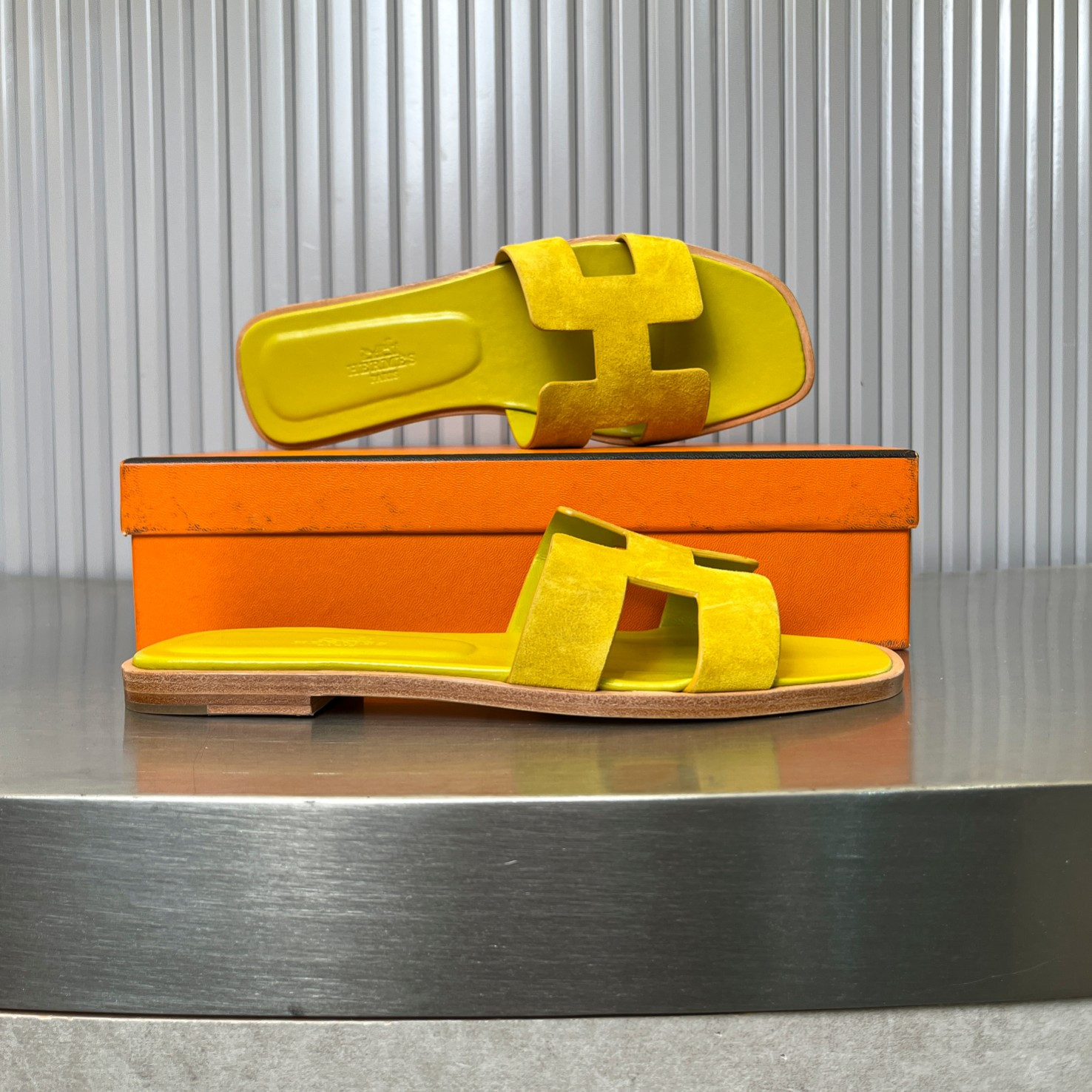 UA H**me5 Oran sandal