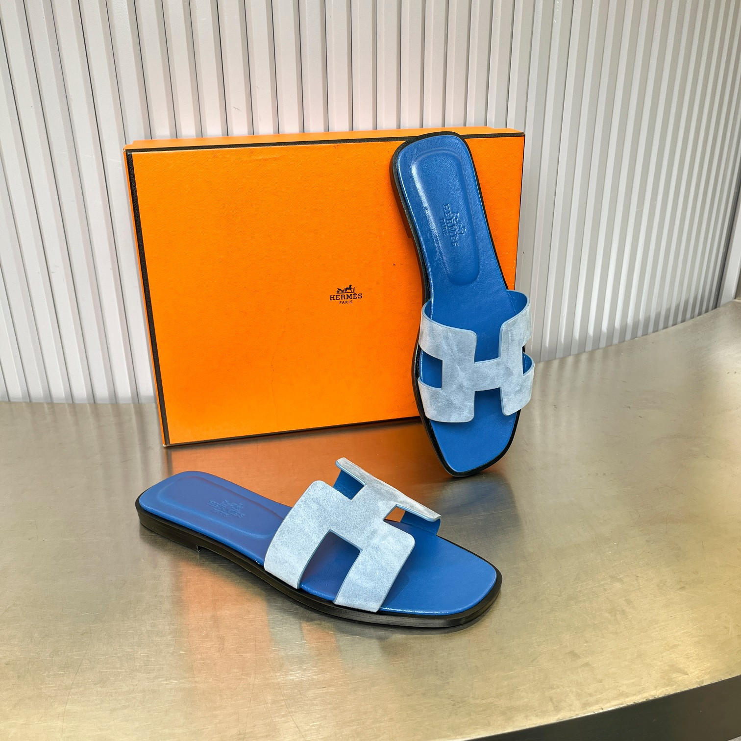 UA H**me5 Oran sandal