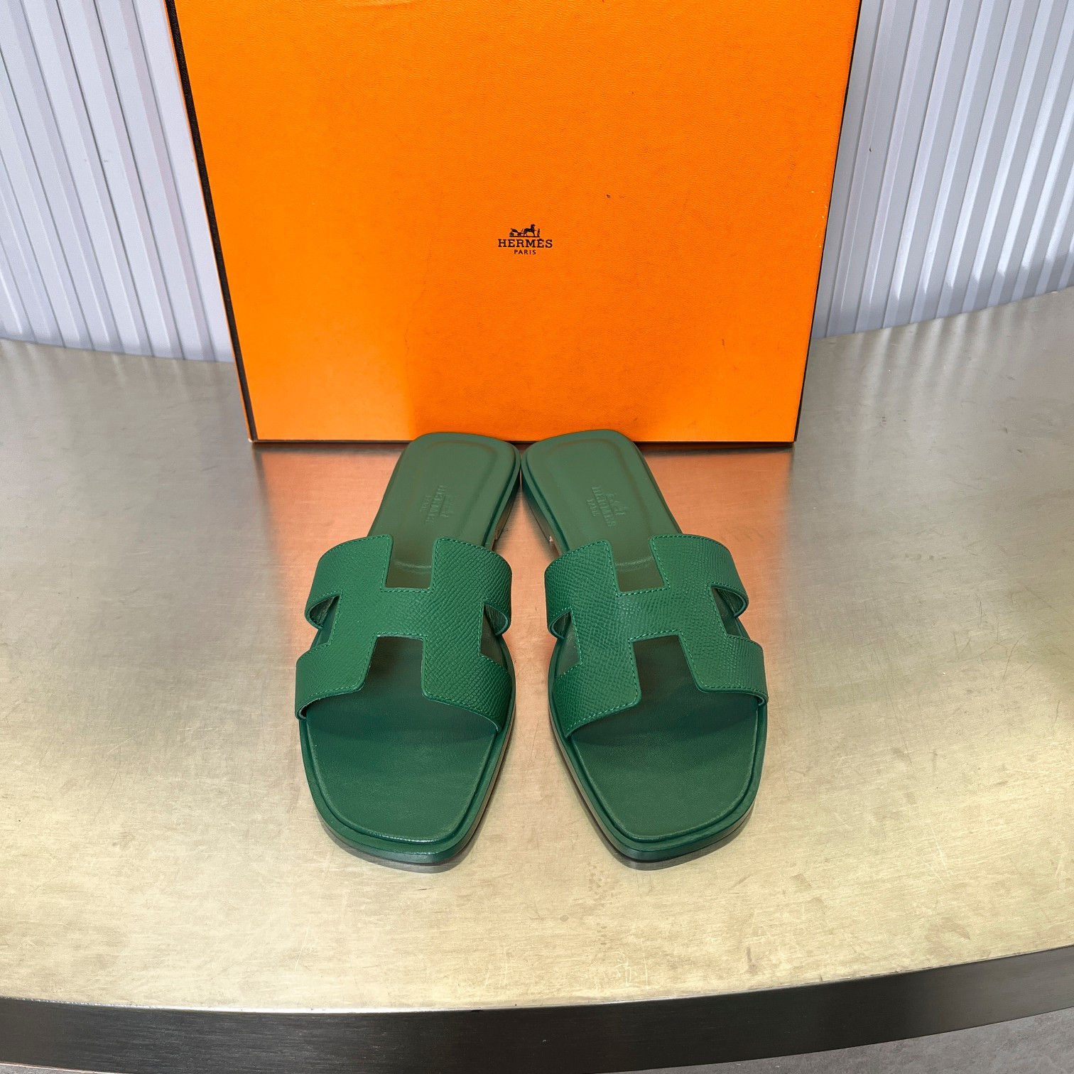 UA H**me5 Oran sandal