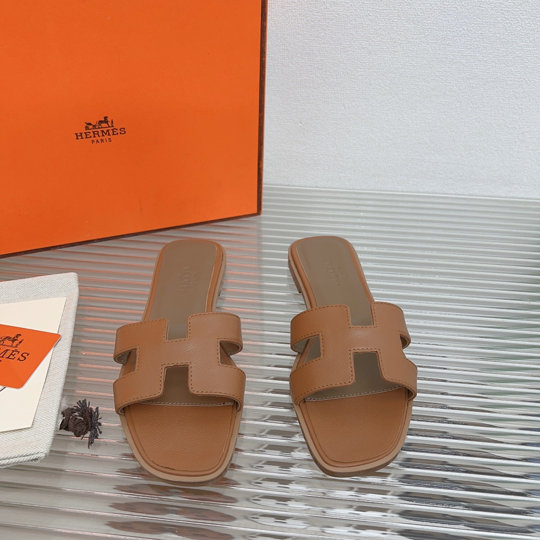 UA H**me5 Oran sandal