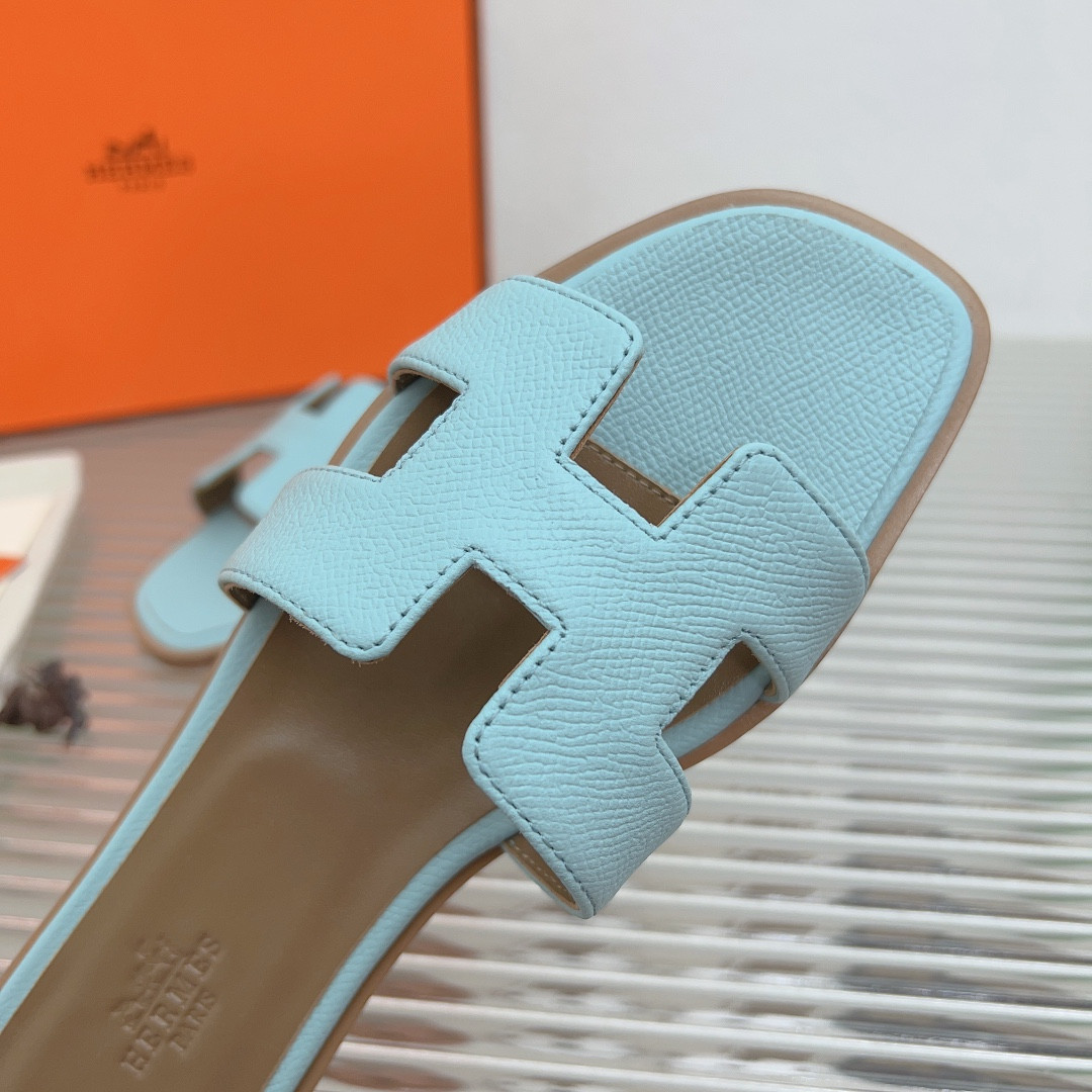 UA H**me5 Oran sandal