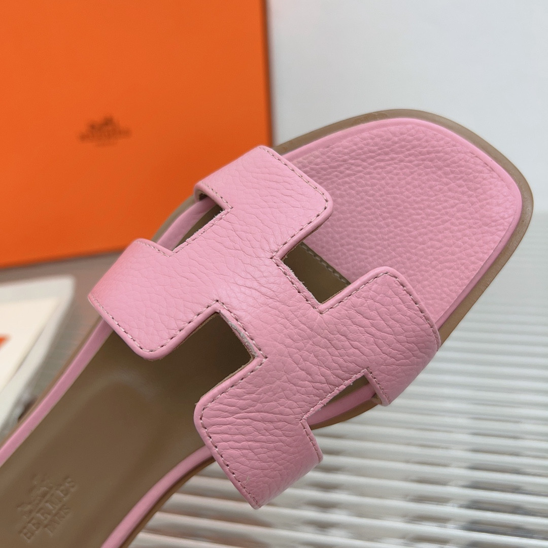 UA H**me5 Oran sandal
