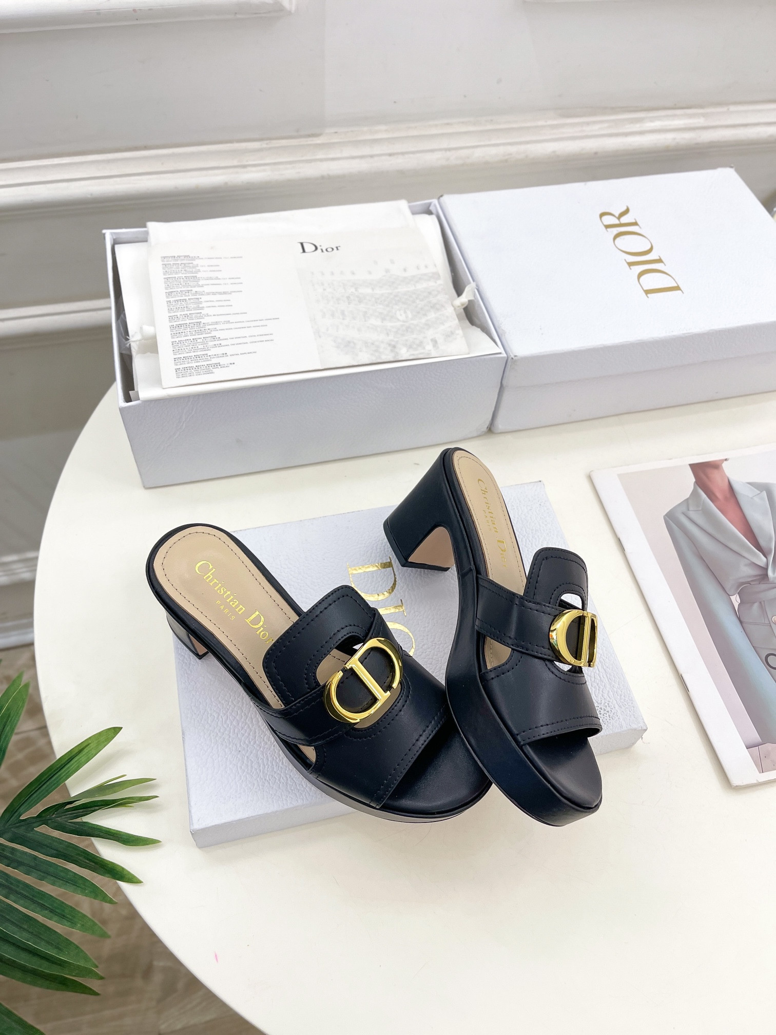 UA D10r 30 Montaigne Platform Slide