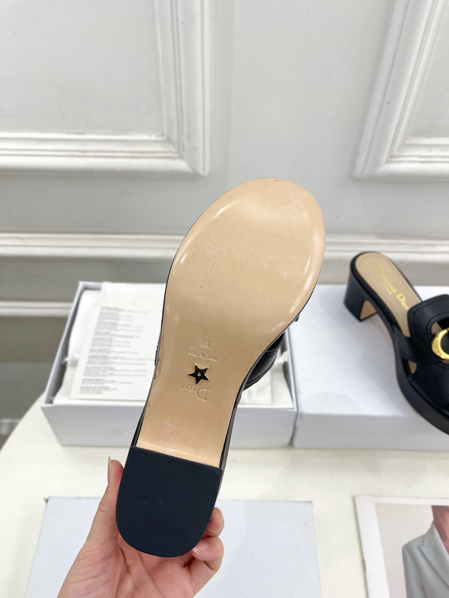 UA D10r 30 Montaigne Platform Slide