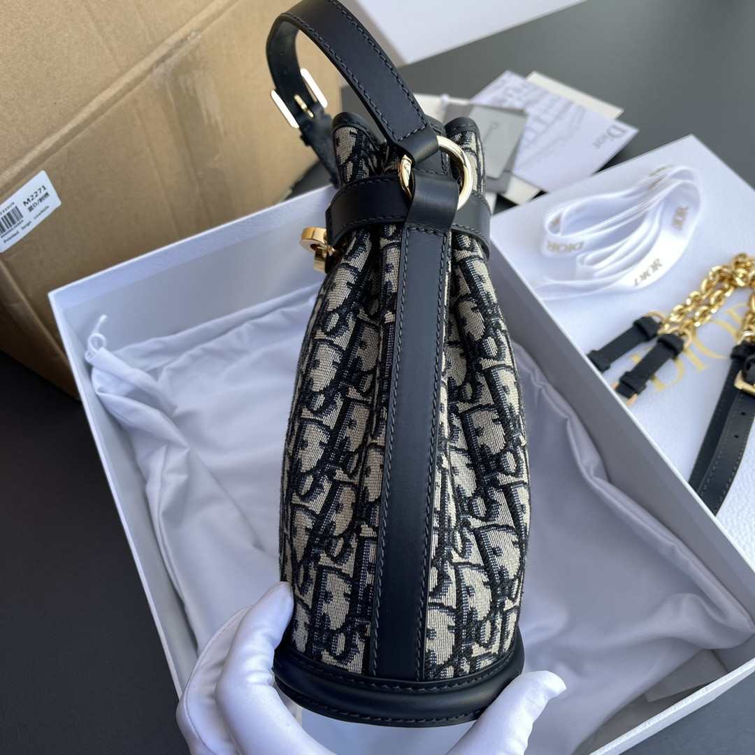 D10r  Amber Oblique 24.5×25×11cm