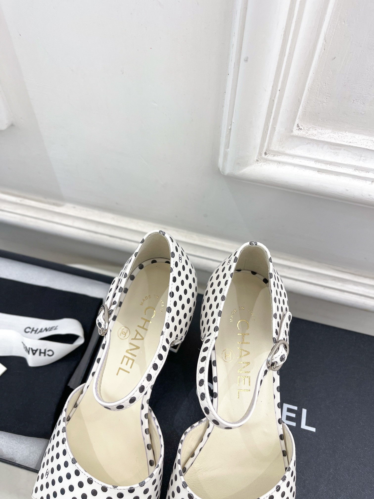 UA Ch**el HEELED SANDALS