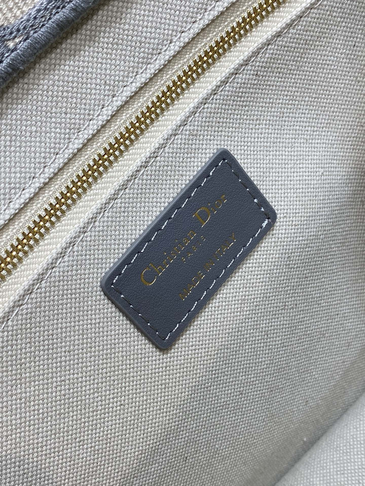 D10r Small D10r Book Tote Gray D10r Oblique Embroidery and Calfskin 26.5 x 21 x 14 cm