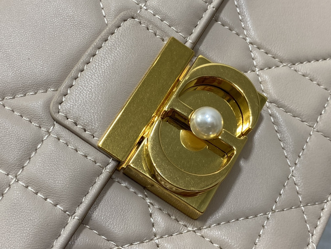 D10r Medium D10r Ange Bag Pink Latte Macrocannage Calfskin 26 x 17 x 9 cm