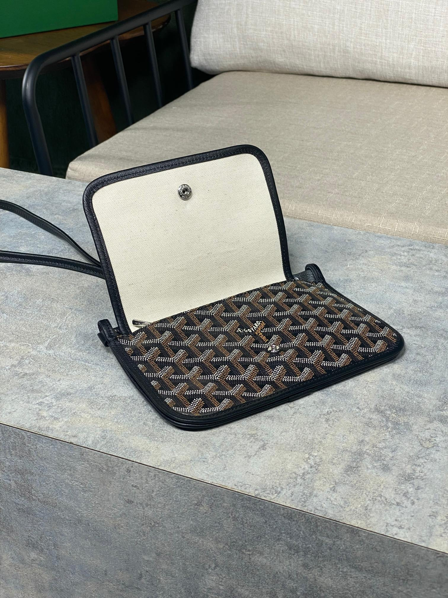 G09ard Plumet Pocket Wallet 21x14x2.5cm