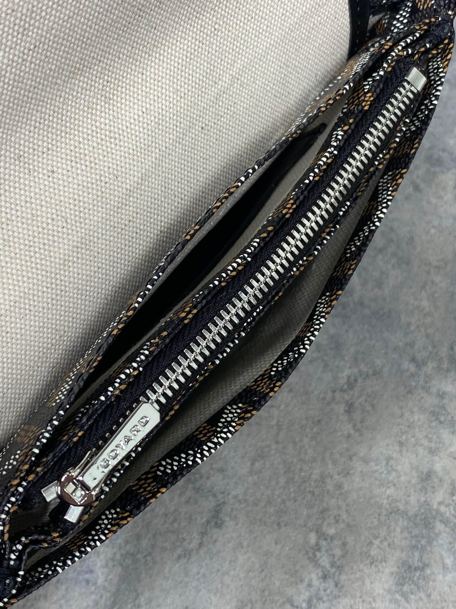 G09ard Plumet Pocket Wallet 21x14x2.5cm