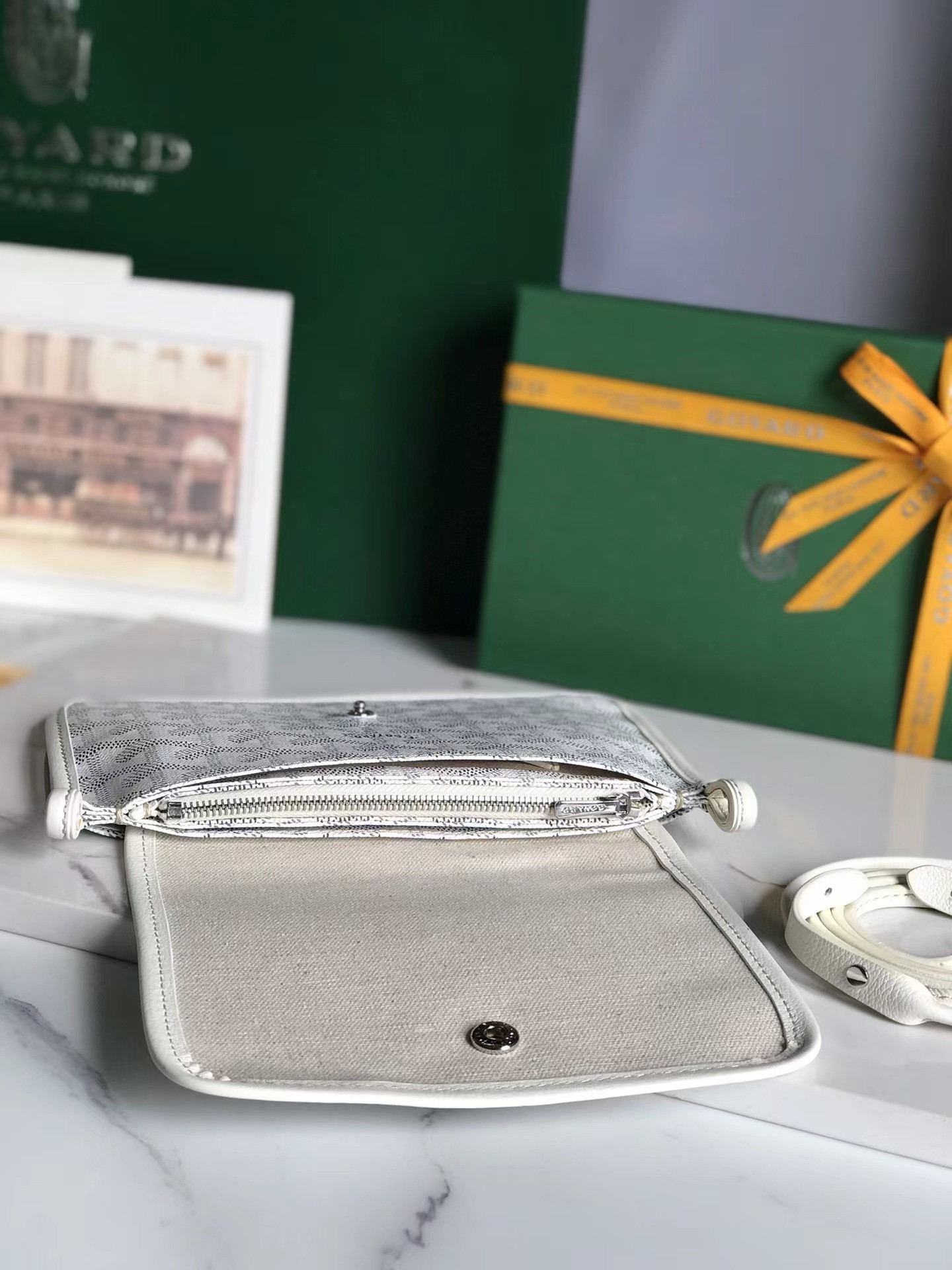 G09ard Plumet Pocket Wallet 21x14x2.5cm