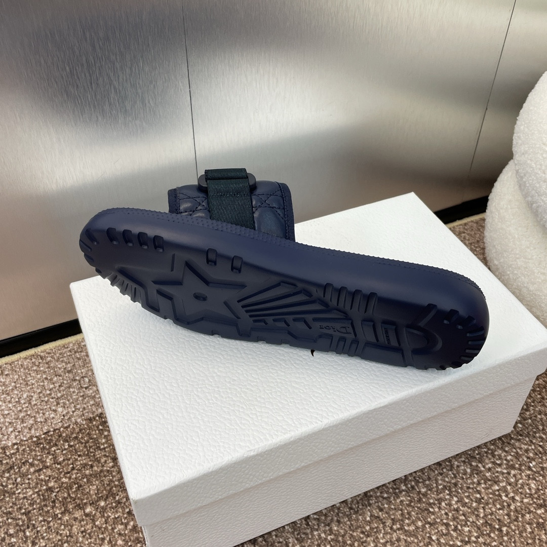 UA D10r D10riviera Dio(r)evolution Slide