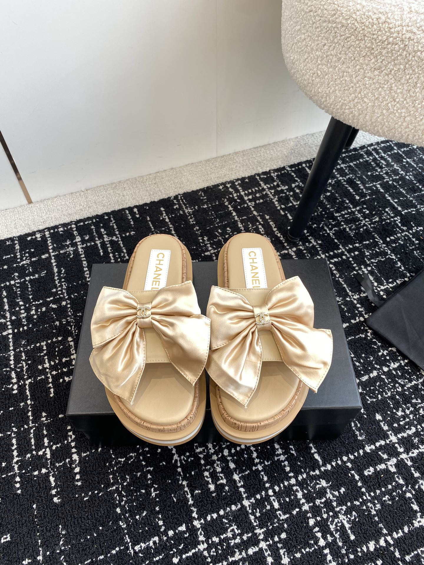 UA Ch**el PLATFORM SLIDES