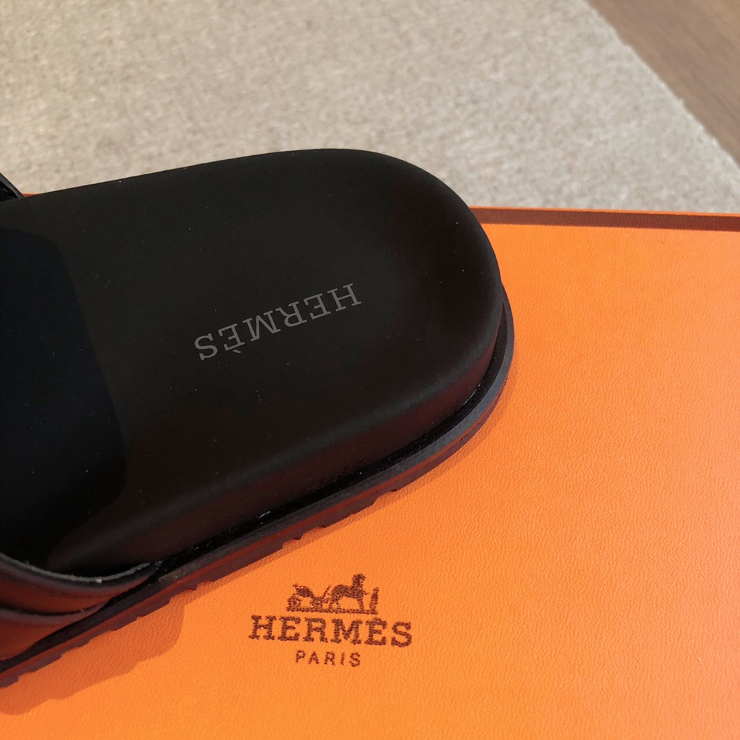 UA H**me5 Empire Sandal