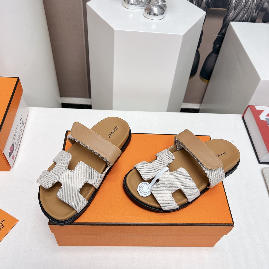 UA H**me5 Chypre sandal