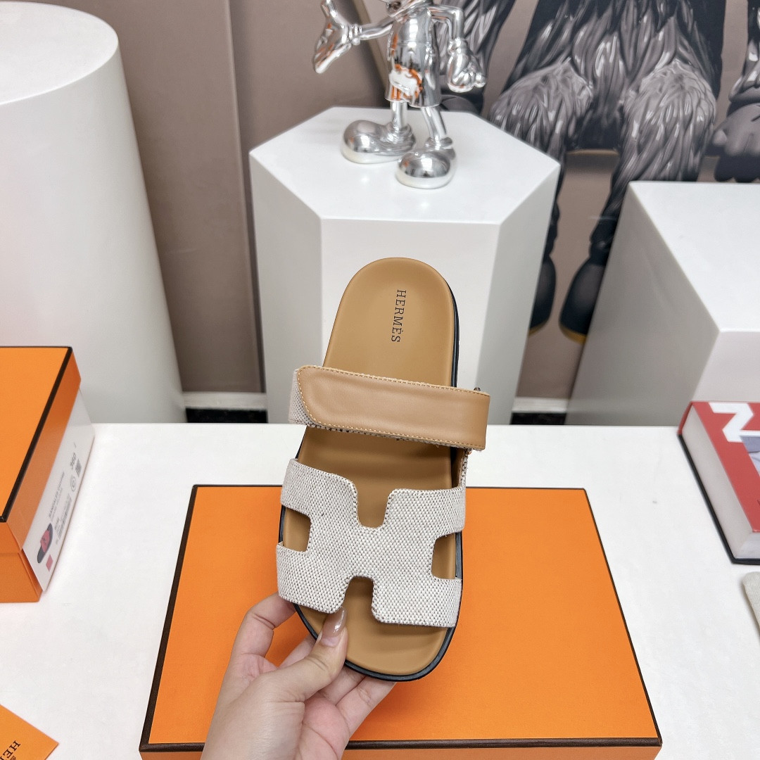 UA H**me5 Chypre sandal