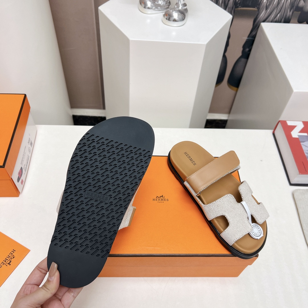 UA H**me5 Chypre sandal