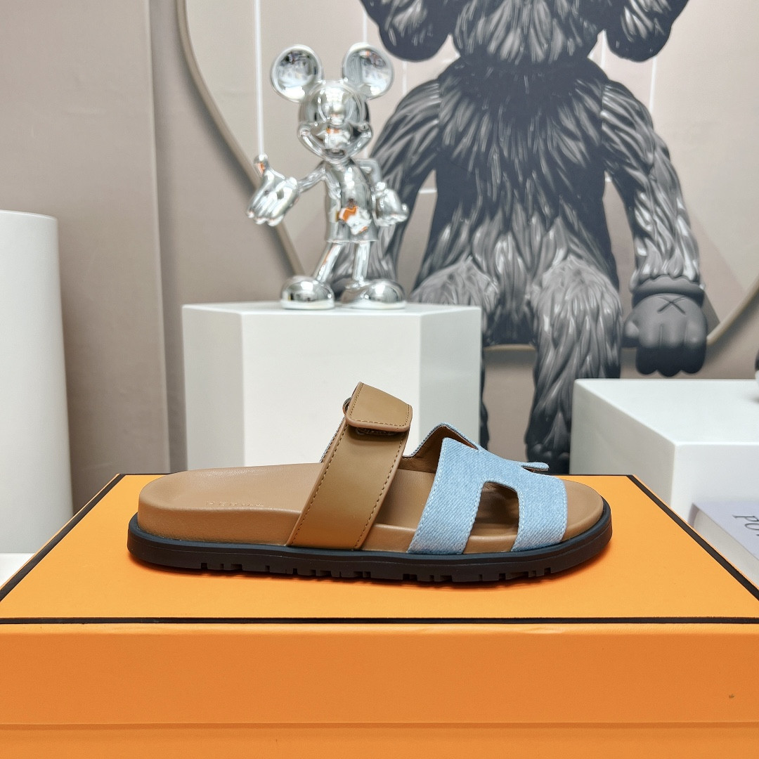 UA H**me5 Chypre sandal