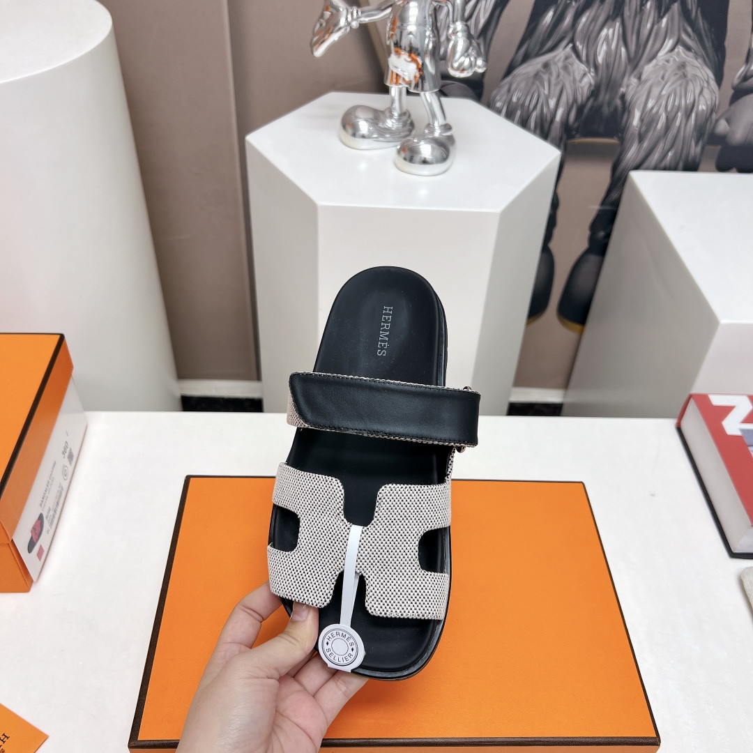 UA H**me5 Chypre sandal