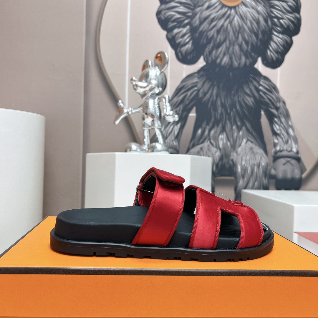 UA H**me5 Chypre sandal