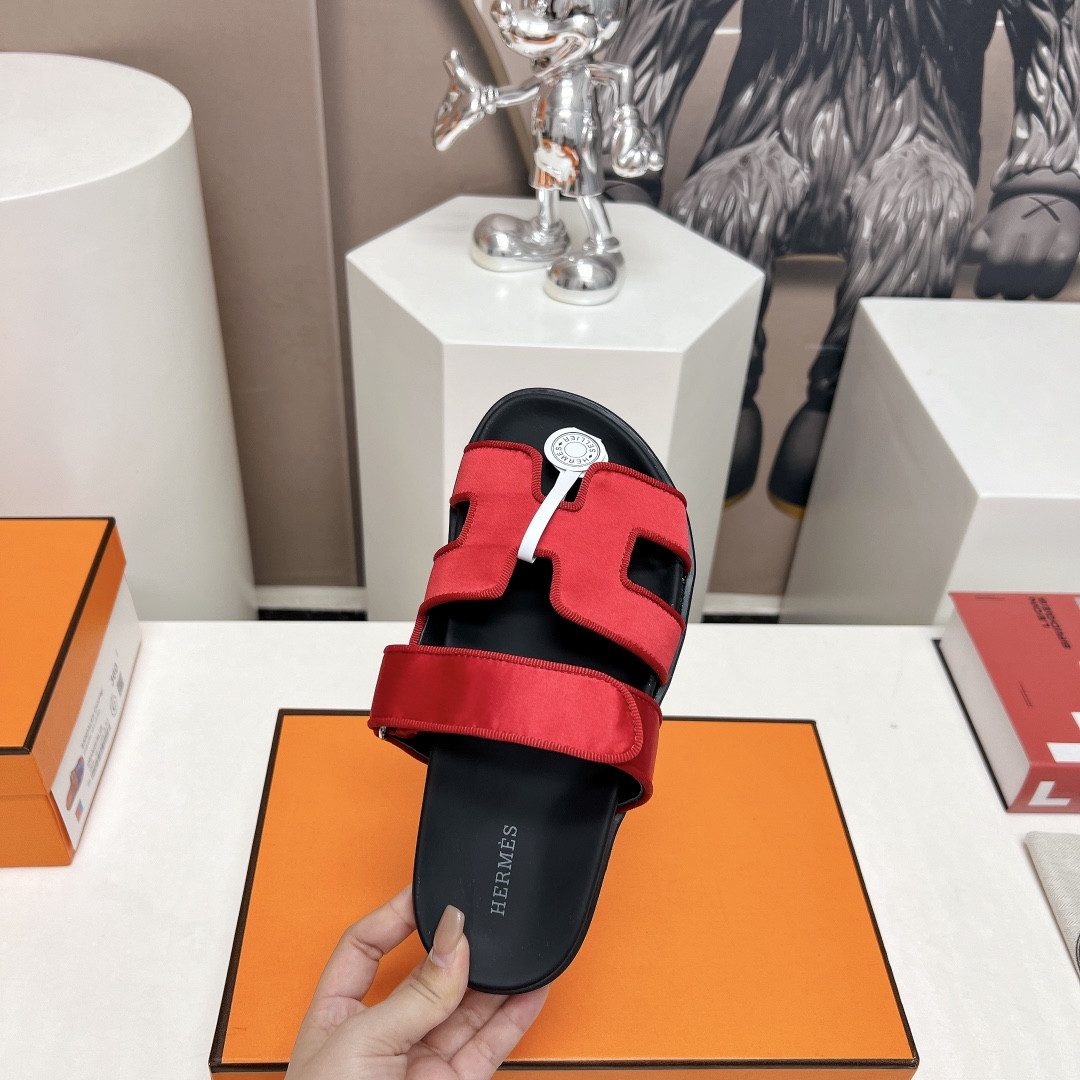 UA H**me5 Chypre sandal