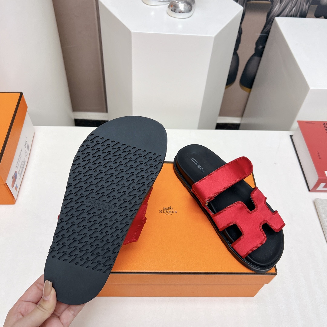 UA H**me5 Chypre sandal