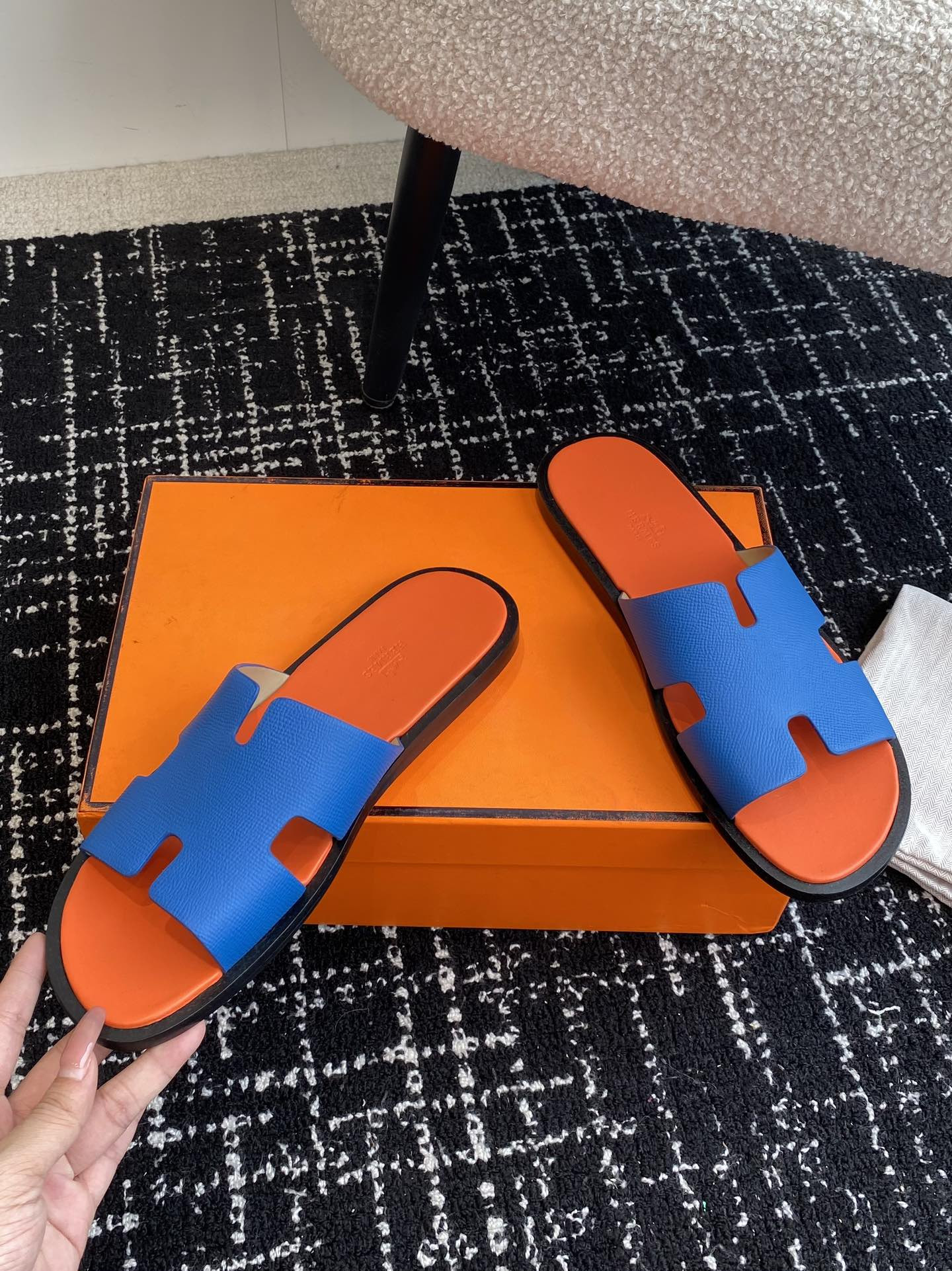 UA H**me5 Izmir sandal